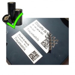 étiquettes polyester argent avec adhésif d’inviolabilité de type damier indélébile.